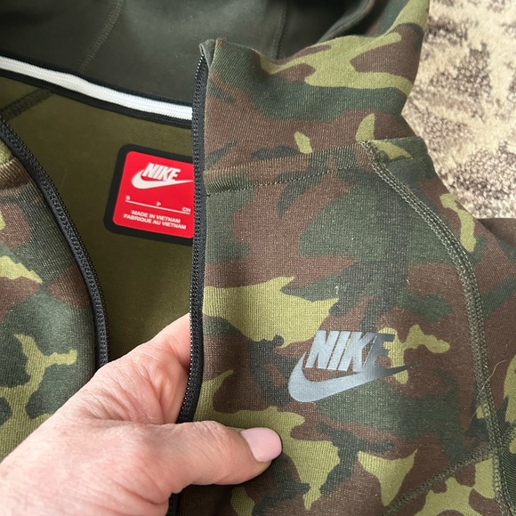 Nike tech youth camo joggers + jacket combo. Size XS (6-7) - Picture 6 of 11